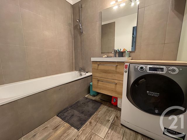 Afficher la photo en grand Appartement F3 à vendre - 3 pièces - 63.22 m2 - LE KREMLIN BICETRE - 94 - ILE-DE-FRANCE - Century 21 K.B. Immobilier