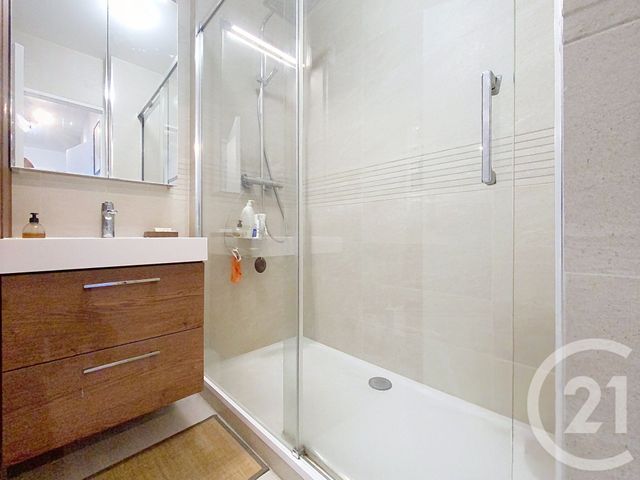 Appartement F3 à vendre - 3 pièces - 70.2 m2 - LE KREMLIN BICETRE - 94 - ILE-DE-FRANCE - Century 21 K.B. Immobilier