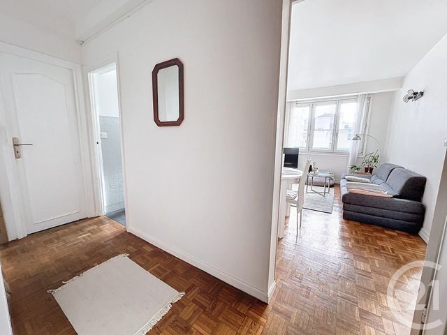 Appartement F2 à vendre - 2 pièces - 40.14 m2 - LE KREMLIN BICETRE - 94 - ILE-DE-FRANCE - Century 21 K.B. Immobilier