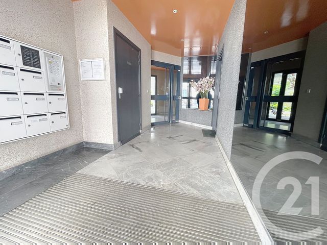 Afficher la photo en grand Appartement F3 à vendre - 3 pièces - 73.0 m2 - LE KREMLIN BICETRE - 94 - ILE-DE-FRANCE - Century 21 K.B. Immobilier