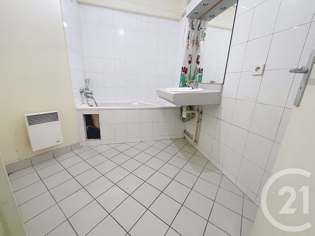 Afficher la photo en grand Appartement F3 à vendre - 3 pièces - 73.0 m2 - LE KREMLIN BICETRE - 94 - ILE-DE-FRANCE - Century 21 K.B. Immobilier