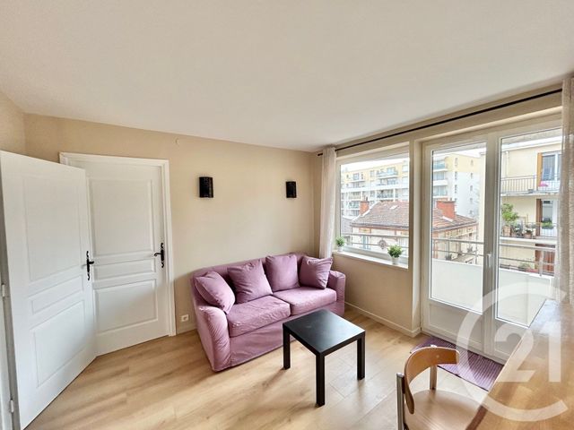 Appartement F2 à louer - 2 pièces - 34.8 m2 - LE KREMLIN BICETRE - 94 - ILE-DE-FRANCE - Century 21 K.B. Immobilier