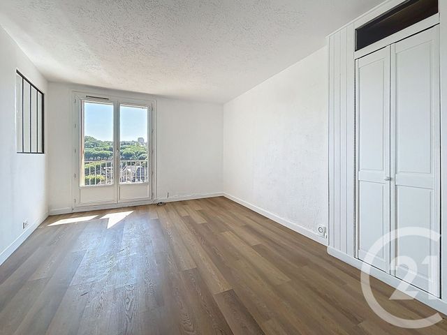 Afficher la photo en grand Appartement F4 à louer - 4 pièces - 74.66 m2 - ARCUEIL - 94 - ILE-DE-FRANCE - Century 21 K.B. Immobilier