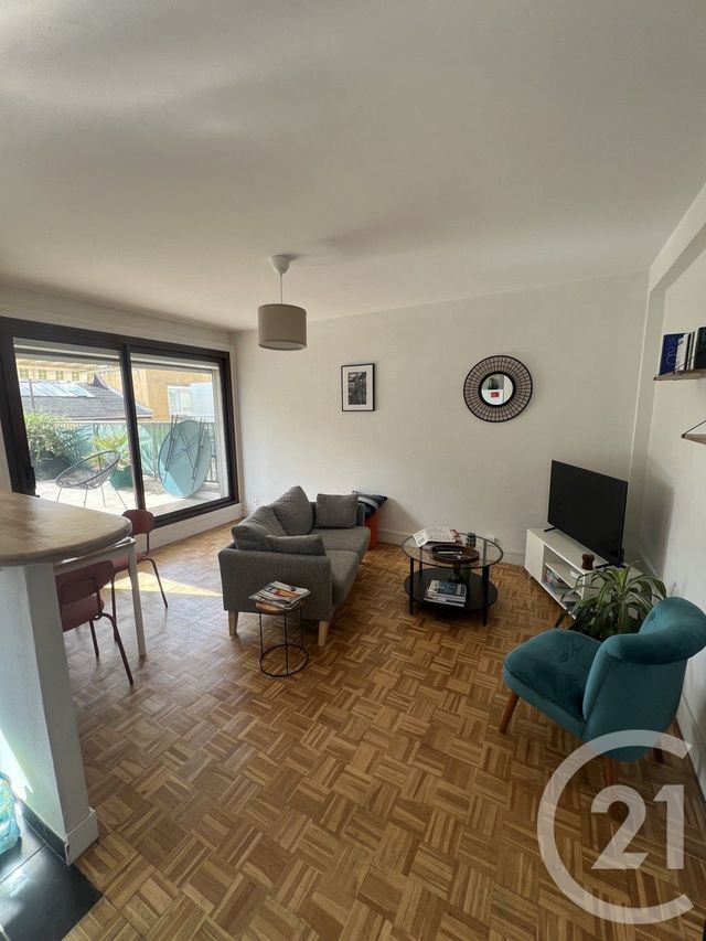 Appartement F2 à louer - 2 pièces - 42.85 m2 - LE KREMLIN BICETRE - 94 - ILE-DE-FRANCE - Century 21 K.B. Immobilier