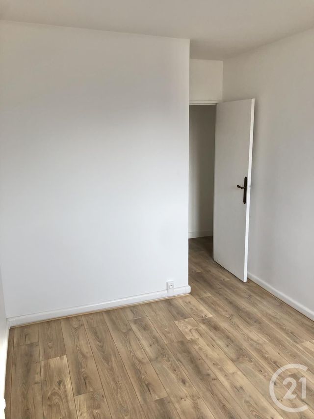Appartement F2 à louer - 2 pièces - 52.95 m2 - VILLEJUIF - 94 - ILE-DE-FRANCE - Century 21 K.B. Immobilier