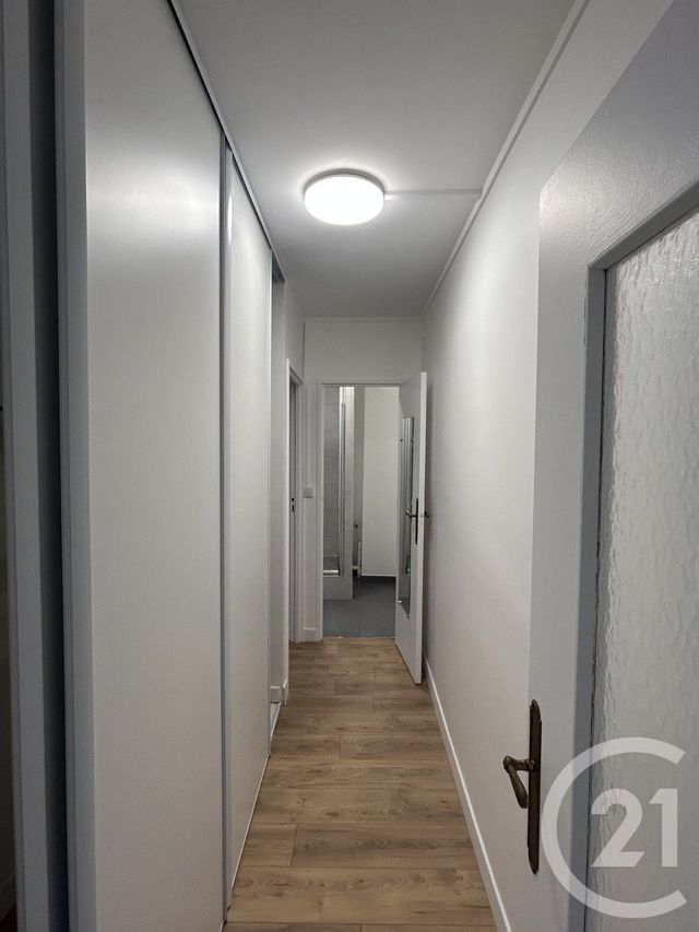 Appartement F2 à louer - 2 pièces - 52.95 m2 - VILLEJUIF - 94 - ILE-DE-FRANCE - Century 21 K.B. Immobilier