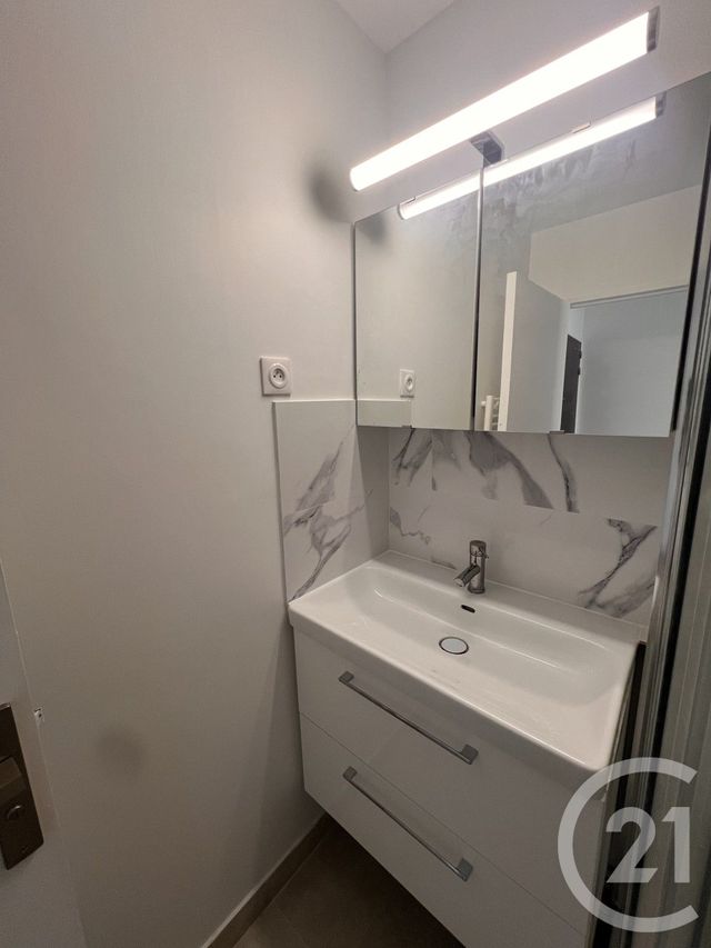 Appartement Studio à louer - 1 pièce - 34.75 m2 - LE KREMLIN BICETRE - 94 - ILE-DE-FRANCE - Century 21 K.B. Immobilier