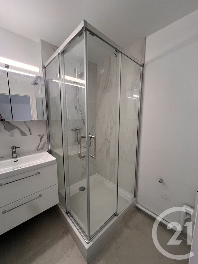 Appartement Studio à louer - 1 pièce - 34.75 m2 - LE KREMLIN BICETRE - 94 - ILE-DE-FRANCE - Century 21 K.B. Immobilier
