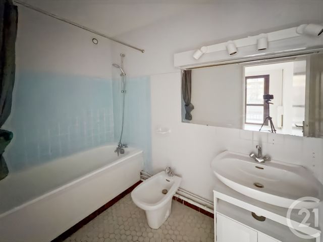 Appartement F2 à louer - 2 pièces - 46.36 m2 - LE KREMLIN BICETRE - 94 - ILE-DE-FRANCE - Century 21 K.B. Immobilier