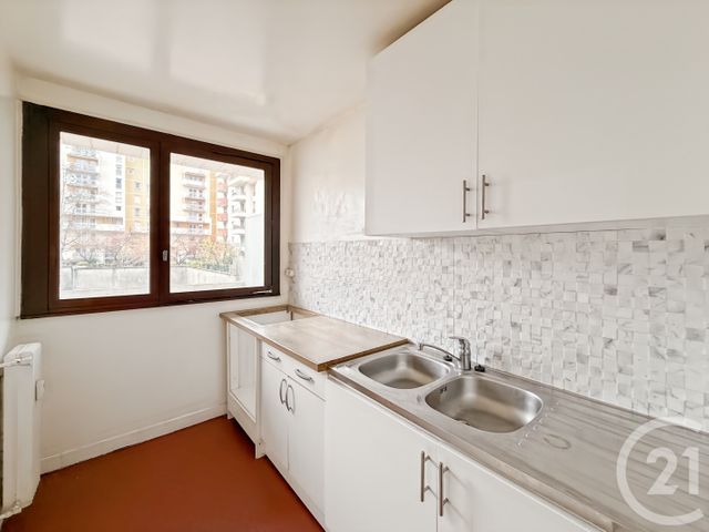 Appartement F2 à louer - 2 pièces - 46.36 m2 - LE KREMLIN BICETRE - 94 - ILE-DE-FRANCE - Century 21 K.B. Immobilier