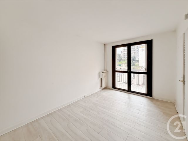 Appartement F2 à louer - 2 pièces - 46.36 m2 - LE KREMLIN BICETRE - 94 - ILE-DE-FRANCE - Century 21 K.B. Immobilier