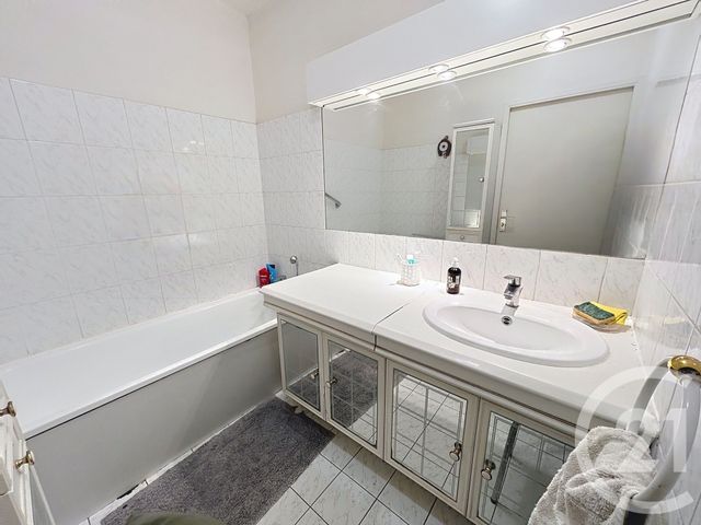 Appartement F3 à vendre - 3 pièces - 67.14 m2 - LE KREMLIN BICETRE - 94 - ILE-DE-FRANCE - Century 21 K.B. Immobilier