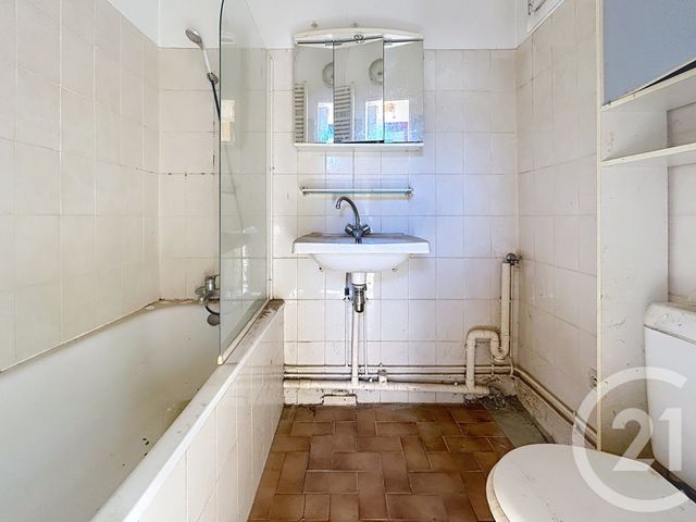 Appartement F2 à vendre - 2 pièces - 29.6 m2 - LE KREMLIN BICETRE - 94 - ILE-DE-FRANCE - Century 21 K.B. Immobilier