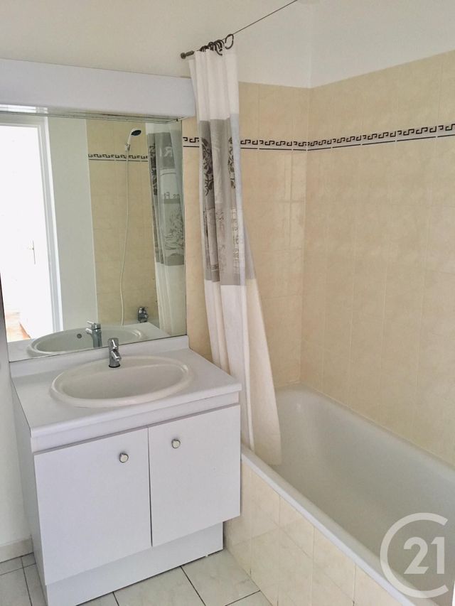 Appartement F3 à louer - 3 pièces - 60.0 m2 - VILLEJUIF - 94 - ILE-DE-FRANCE - Century 21 K.B. Immobilier