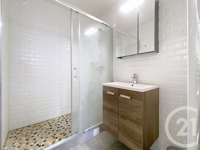 Appartement F2 à vendre - 2 pièces - 41.8 m2 - LE KREMLIN BICETRE - 94 - ILE-DE-FRANCE - Century 21 K.B. Immobilier