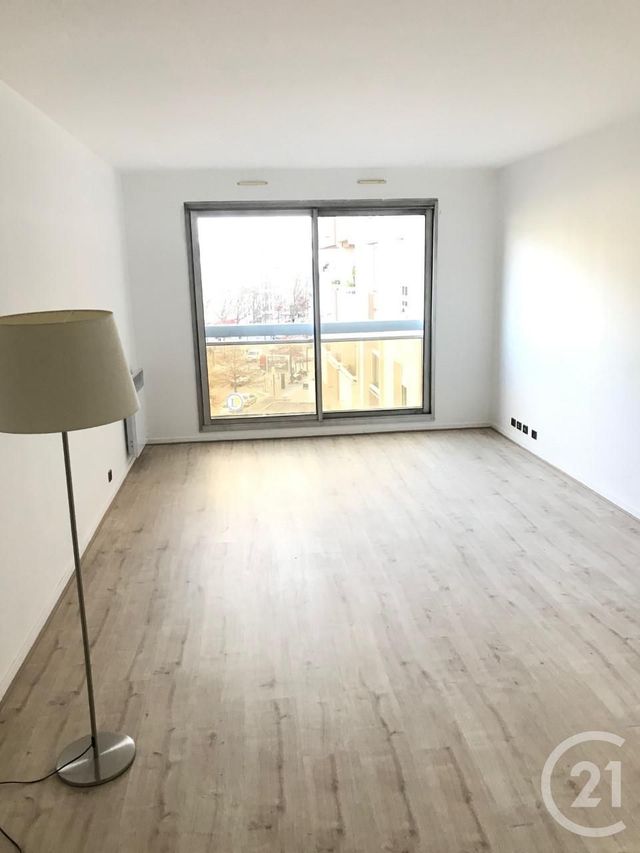 Appartement F3 à louer - 3 pièces - 65.0 m2 - LE KREMLIN BICETRE - 94 - ILE-DE-FRANCE - Century 21 K.B. Immobilier