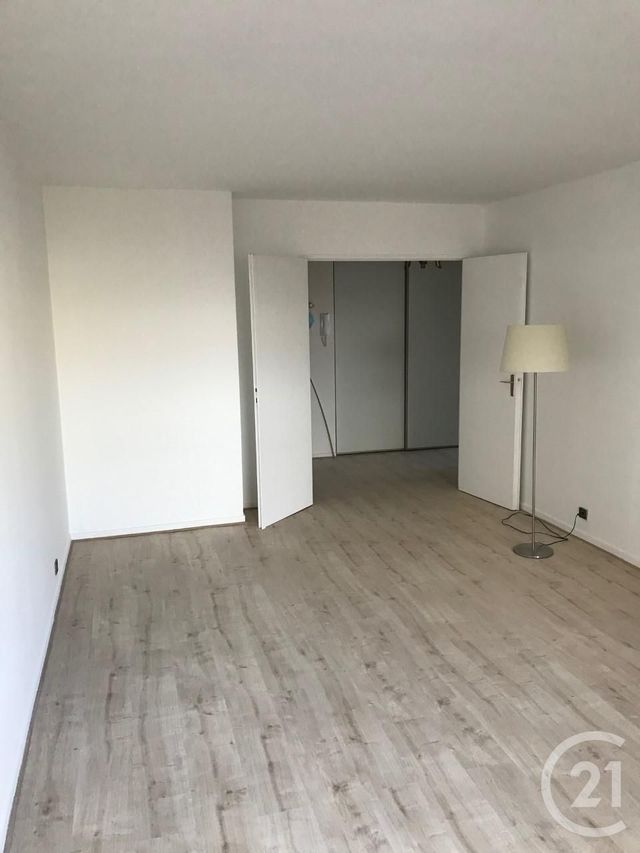 Appartement F3 à louer - 3 pièces - 65.0 m2 - LE KREMLIN BICETRE - 94 - ILE-DE-FRANCE - Century 21 K.B. Immobilier