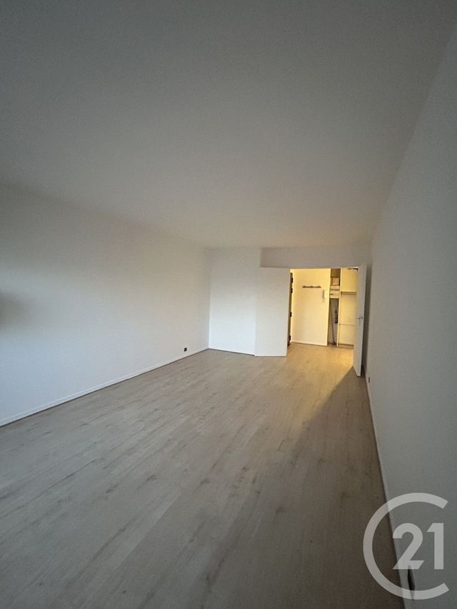 Appartement F3 à louer - 3 pièces - 65.0 m2 - LE KREMLIN BICETRE - 94 - ILE-DE-FRANCE - Century 21 K.B. Immobilier