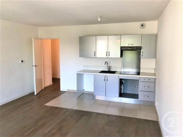 Appartement F2 à louer - 2 pièces - 51.58 m2 - LE KREMLIN BICETRE - 94 - ILE-DE-FRANCE - Century 21 K.B. Immobilier