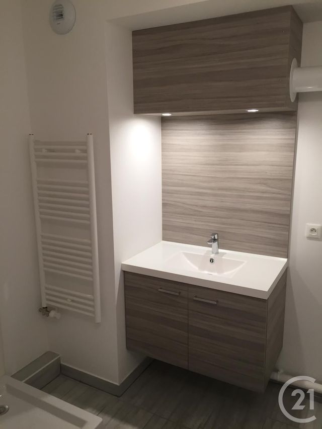 Appartement F2 à louer - 2 pièces - 51.58 m2 - LE KREMLIN BICETRE - 94 - ILE-DE-FRANCE - Century 21 K.B. Immobilier