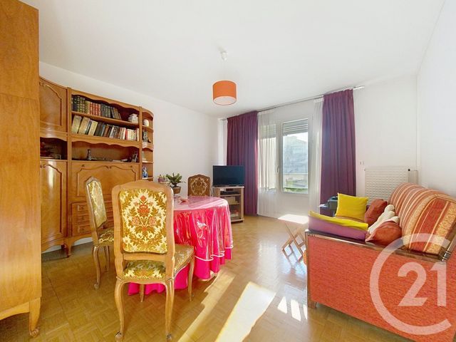 Appartement F2 à vendre - 2 pièces - 42.06 m2 - LE KREMLIN BICETRE - 94 - ILE-DE-FRANCE - Century 21 K.B. Immobilier