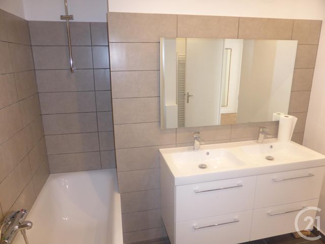 Appartement F3 à louer - 3 pièces - 63.0 m2 - LE KREMLIN BICETRE - 94 - ILE-DE-FRANCE - Century 21 K.B. Immobilier