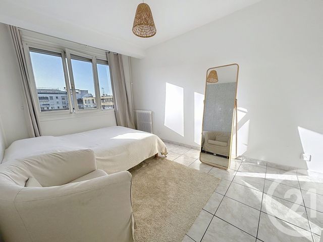 Appartement F2 à vendre - 2 pièces - 32.5 m2 - LE KREMLIN BICETRE - 94 - ILE-DE-FRANCE - Century 21 K.B. Immobilier