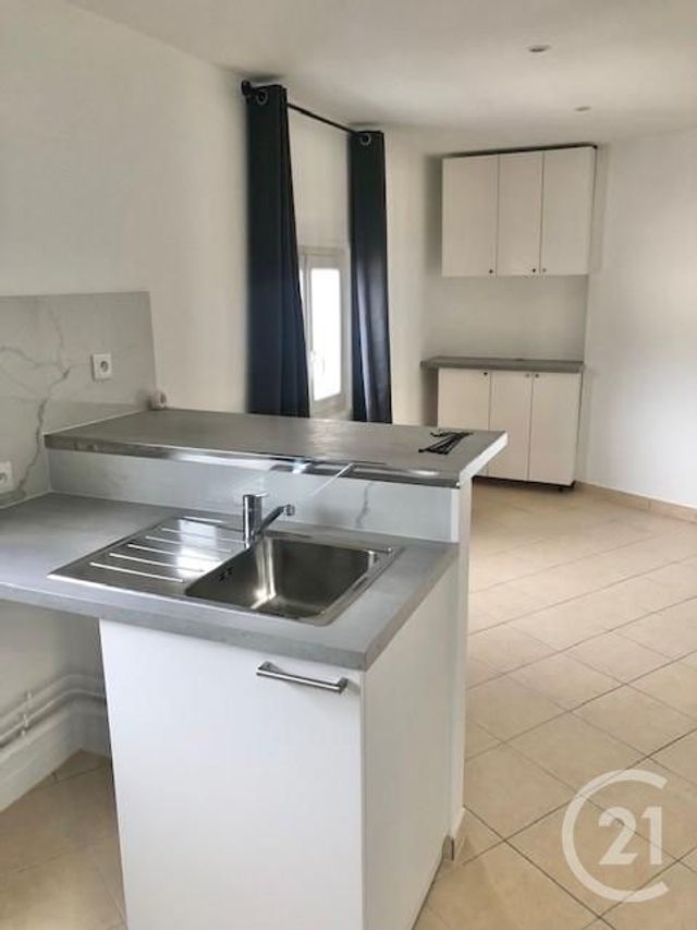 Appartement F1 à louer - 1 pièce - 20.79 m2 - LE KREMLIN BICETRE - 94 - ILE-DE-FRANCE - Century 21 K.B. Immobilier