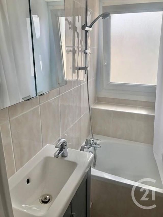 Appartement F1 à louer - 1 pièce - 20.79 m2 - LE KREMLIN BICETRE - 94 - ILE-DE-FRANCE - Century 21 K.B. Immobilier