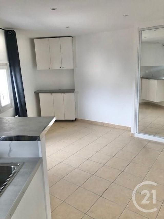 Appartement F1 à louer - 1 pièce - 20.79 m2 - LE KREMLIN BICETRE - 94 - ILE-DE-FRANCE - Century 21 K.B. Immobilier