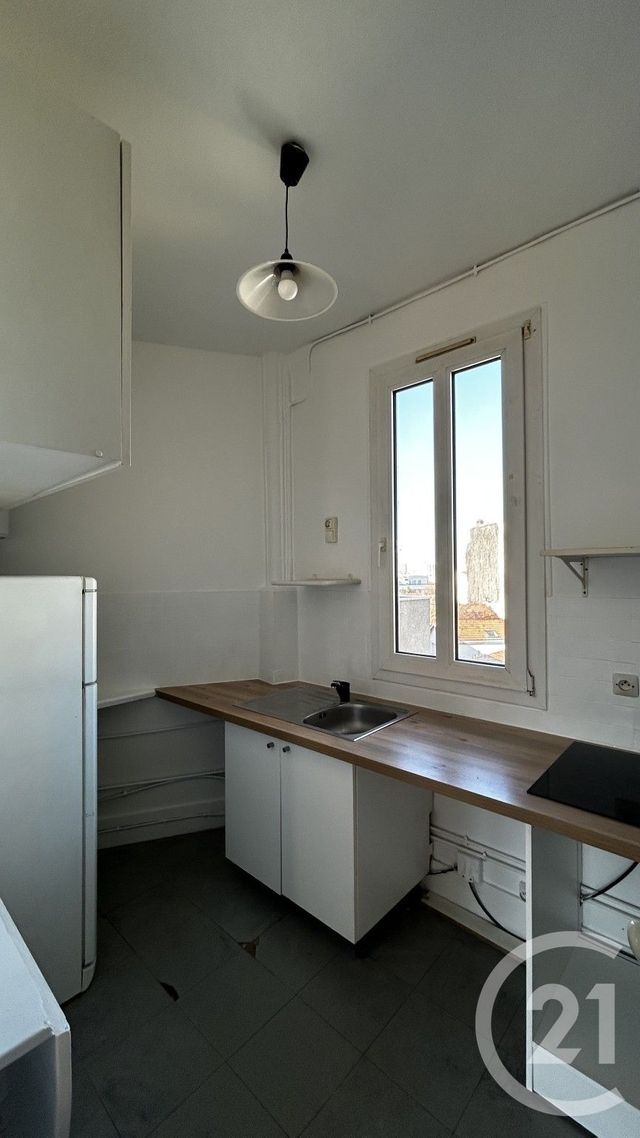 Appartement T2 à louer - 2 pièces - 46.44 m2 - LE KREMLIN BICETRE - 94 - ILE-DE-FRANCE - Century 21 K.B. Immobilier