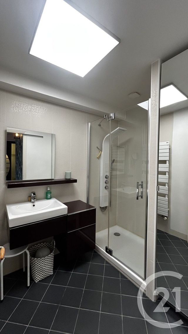 Appartement T2 à louer - 2 pièces - 45.75 m2 - PARIS - 75010 - ILE-DE-FRANCE - Century 21 K.B. Immobilier