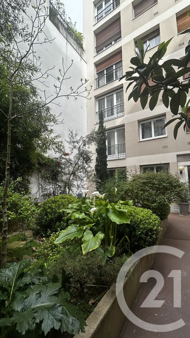 Appartement T2 à louer - 2 pièces - 45.75 m2 - PARIS - 75010 - ILE-DE-FRANCE - Century 21 K.B. Immobilier