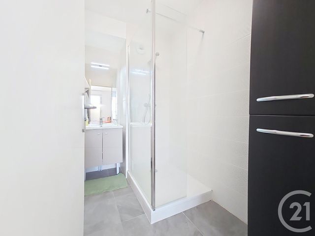 Appartement F3 à vendre - 3 pièces - 74.1 m2 - LE KREMLIN BICETRE - 94 - ILE-DE-FRANCE - Century 21 K.B. Immobilier