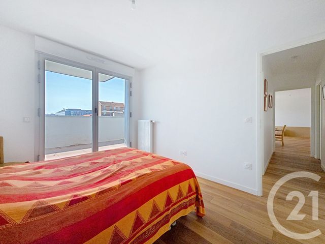 Appartement F3 à vendre - 3 pièces - 74.1 m2 - LE KREMLIN BICETRE - 94 - ILE-DE-FRANCE - Century 21 K.B. Immobilier