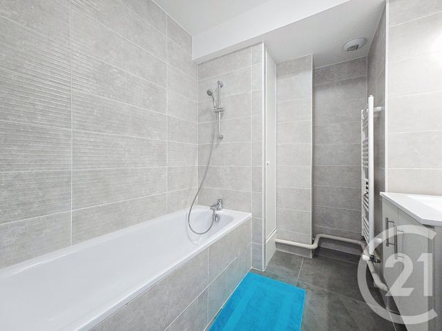 Appartement F3 à vendre - 3 pièces - 74.1 m2 - LE KREMLIN BICETRE - 94 - ILE-DE-FRANCE - Century 21 K.B. Immobilier
