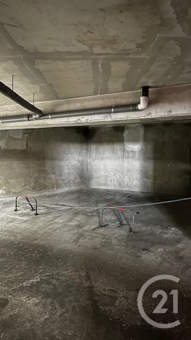 parking à louer - 12.0 m2 - LE KREMLIN BICETRE - 94 - ILE-DE-FRANCE - Century 21 K.B. Immobilier
