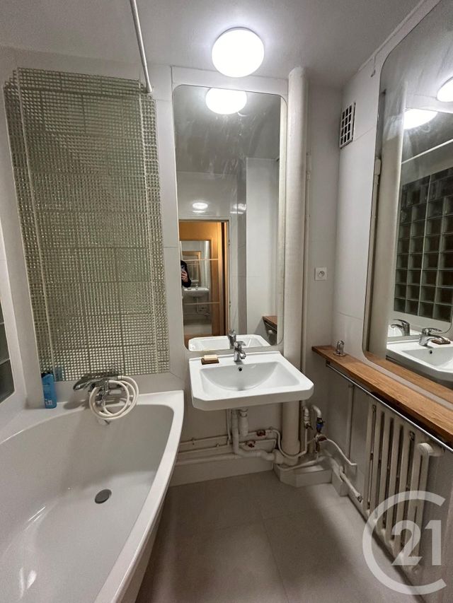 Appartement F4 à louer - 4 pièces - 60.55 m2 - LE KREMLIN BICETRE - 94 - ILE-DE-FRANCE - Century 21 K.B. Immobilier