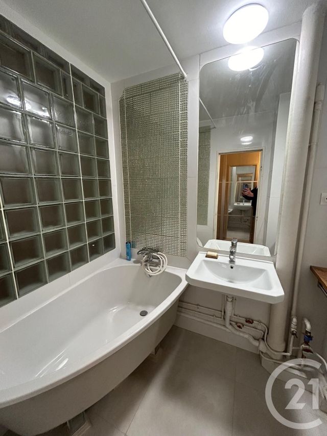 Appartement F4 à louer - 4 pièces - 60.55 m2 - LE KREMLIN BICETRE - 94 - ILE-DE-FRANCE - Century 21 K.B. Immobilier
