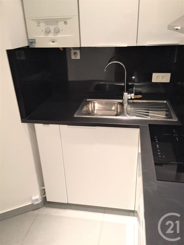 Appartement F2 à louer - 2 pièces - 42.5 m2 - PARIS - 75015 - ILE-DE-FRANCE - Century 21 K.B. Immobilier