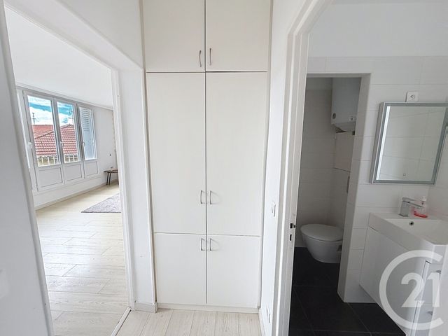 Appartement F3 à vendre - 3 pièces - 52.46 m2 - LE KREMLIN BICETRE - 94 - ILE-DE-FRANCE - Century 21 K.B. Immobilier