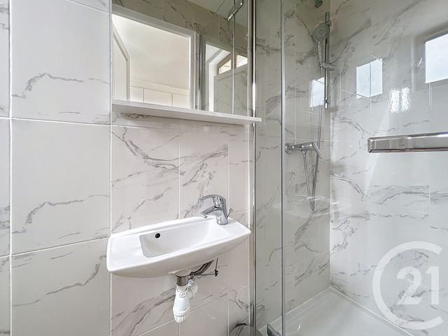 Appartement à louer - 2 pièces - 31.3 m2 - LE KREMLIN BICETRE - 94 - ILE-DE-FRANCE - Century 21 K.B. Immobilier