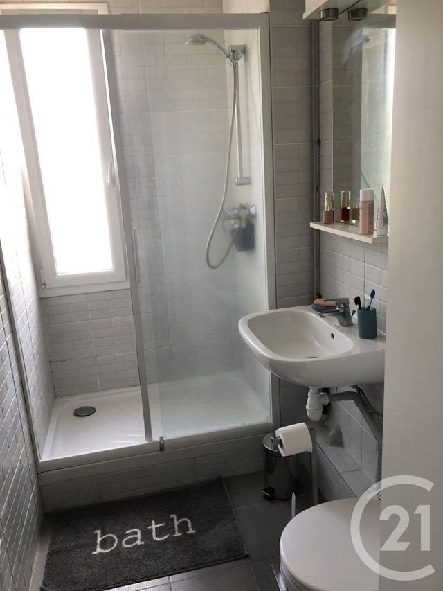 Appartement T2 à louer - 2 pièces - 31.53 m2 - LE KREMLIN BICETRE - 94 - ILE-DE-FRANCE - Century 21 K.B. Immobilier
