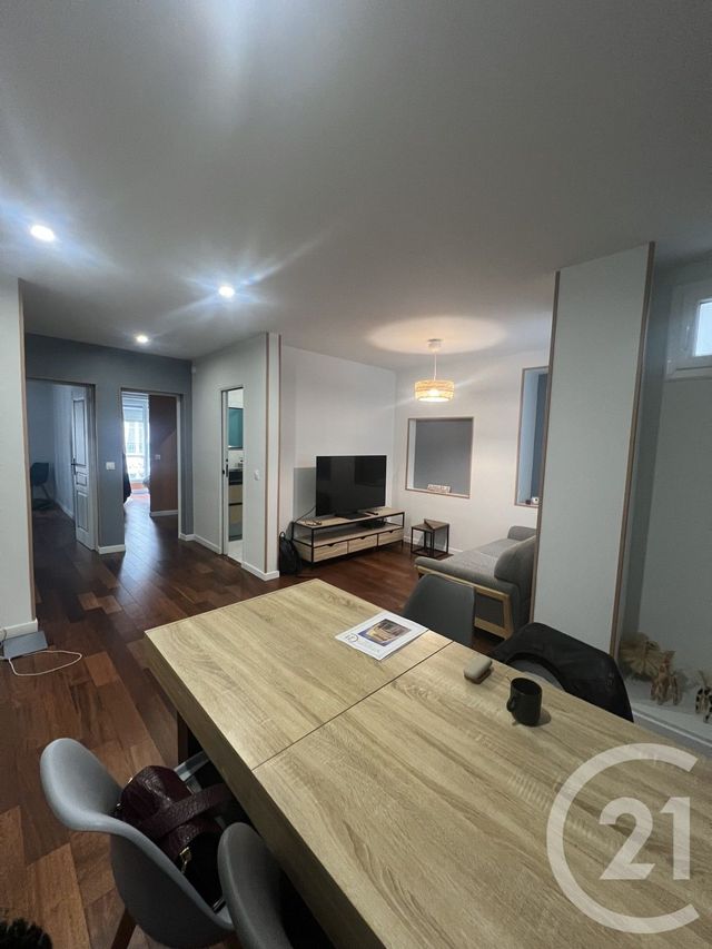Appartement à louer - 3 pièces - 87.65 m2 - PARIS - 75011 - ILE-DE-FRANCE - Century 21 K.B. Immobilier