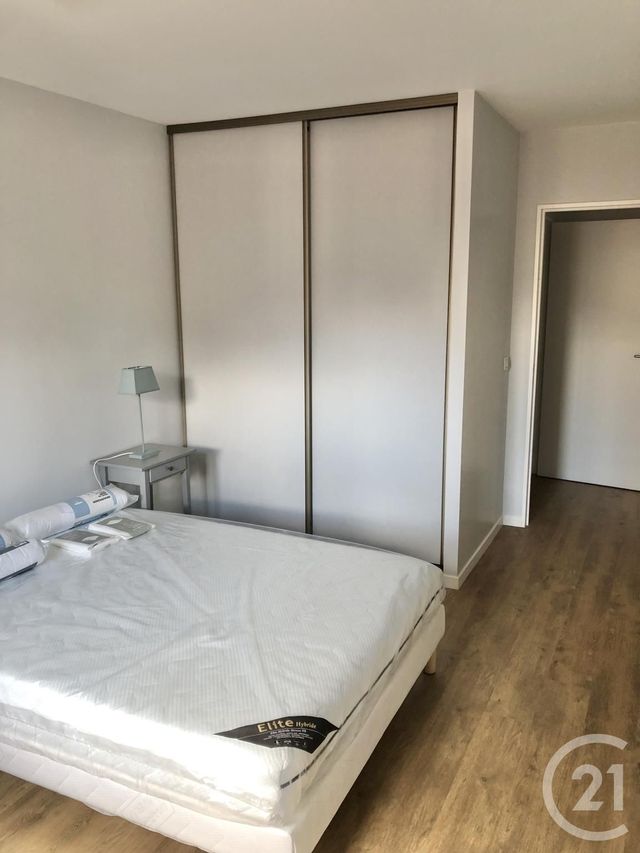 Appartement F3 à louer - 3 pièces - 72.0 m2 - LE KREMLIN BICETRE - 94 - ILE-DE-FRANCE - Century 21 K.B. Immobilier