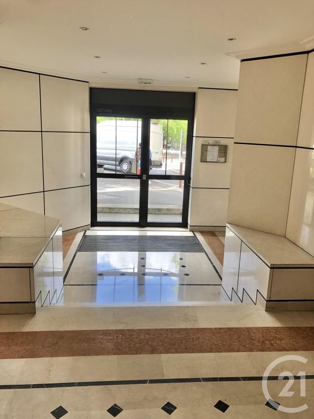 Appartement F3 à louer - 3 pièces - 72.0 m2 - LE KREMLIN BICETRE - 94 - ILE-DE-FRANCE - Century 21 K.B. Immobilier