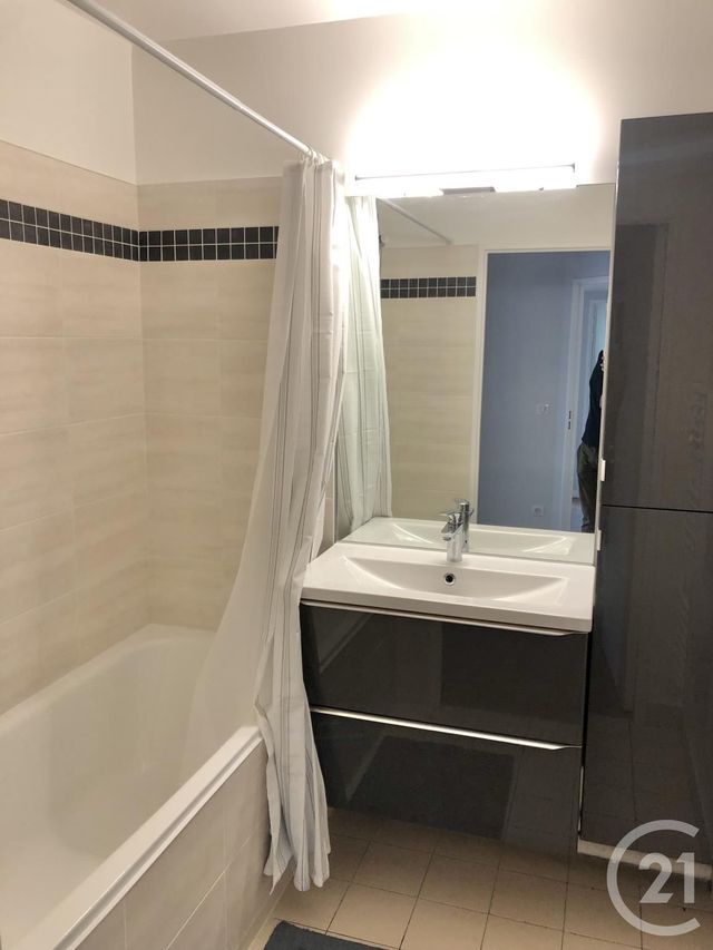 Appartement F3 à louer - 3 pièces - 72.0 m2 - LE KREMLIN BICETRE - 94 - ILE-DE-FRANCE - Century 21 K.B. Immobilier