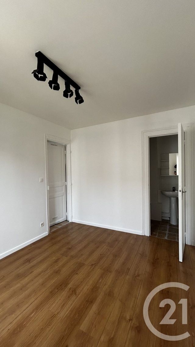 Appartement F3 à louer - 2 pièces - 31.0 m2 - LE KREMLIN BICETRE - 94 - ILE-DE-FRANCE - Century 21 K.B. Immobilier