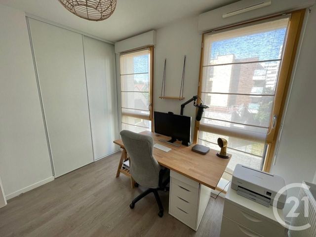 Appartement F3 à louer - 3 pièces - 67.4 m2 - LE KREMLIN BICETRE - 94 - ILE-DE-FRANCE - Century 21 K.B. Immobilier