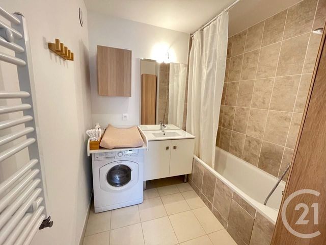 Appartement F3 à louer - 3 pièces - 67.4 m2 - LE KREMLIN BICETRE - 94 - ILE-DE-FRANCE - Century 21 K.B. Immobilier
